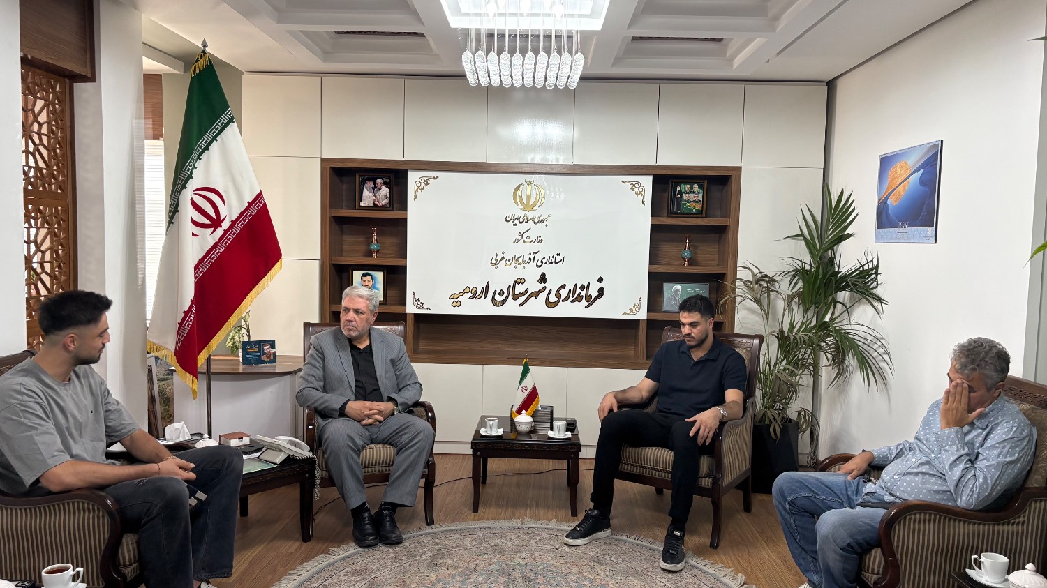کاپیتان و ملیپوشان والیبال ایران با فرماندار ارومیه دیدار کردند