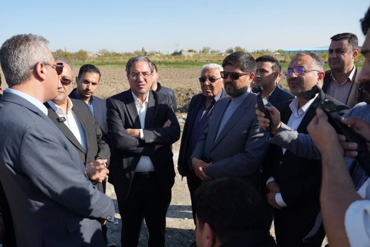 بازدید رضا رحمانی استاندار آذربایجان غربی و فرماندار شهرستان ارومیه از عملیات گسترده راهداری در محور شهید کلانتری ارومیه به ارزش 1100 میلیارد ریال با هدف کاهش سوانح جادهای و بهبود وضعیت ایمنی ترددها