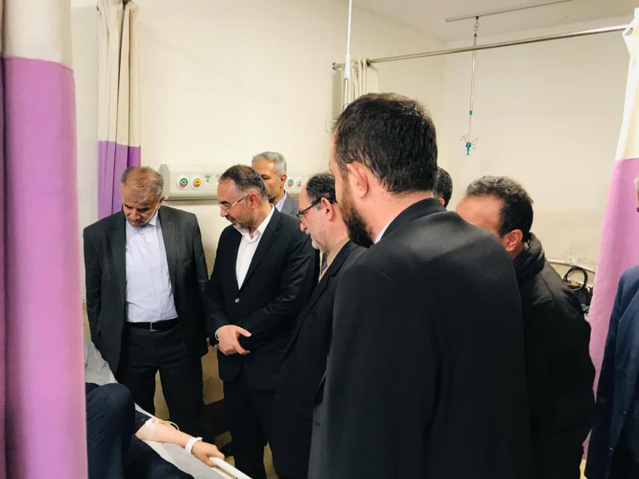 عیادت فرماندار ارومیه از دانشآموزان حادثهدیده