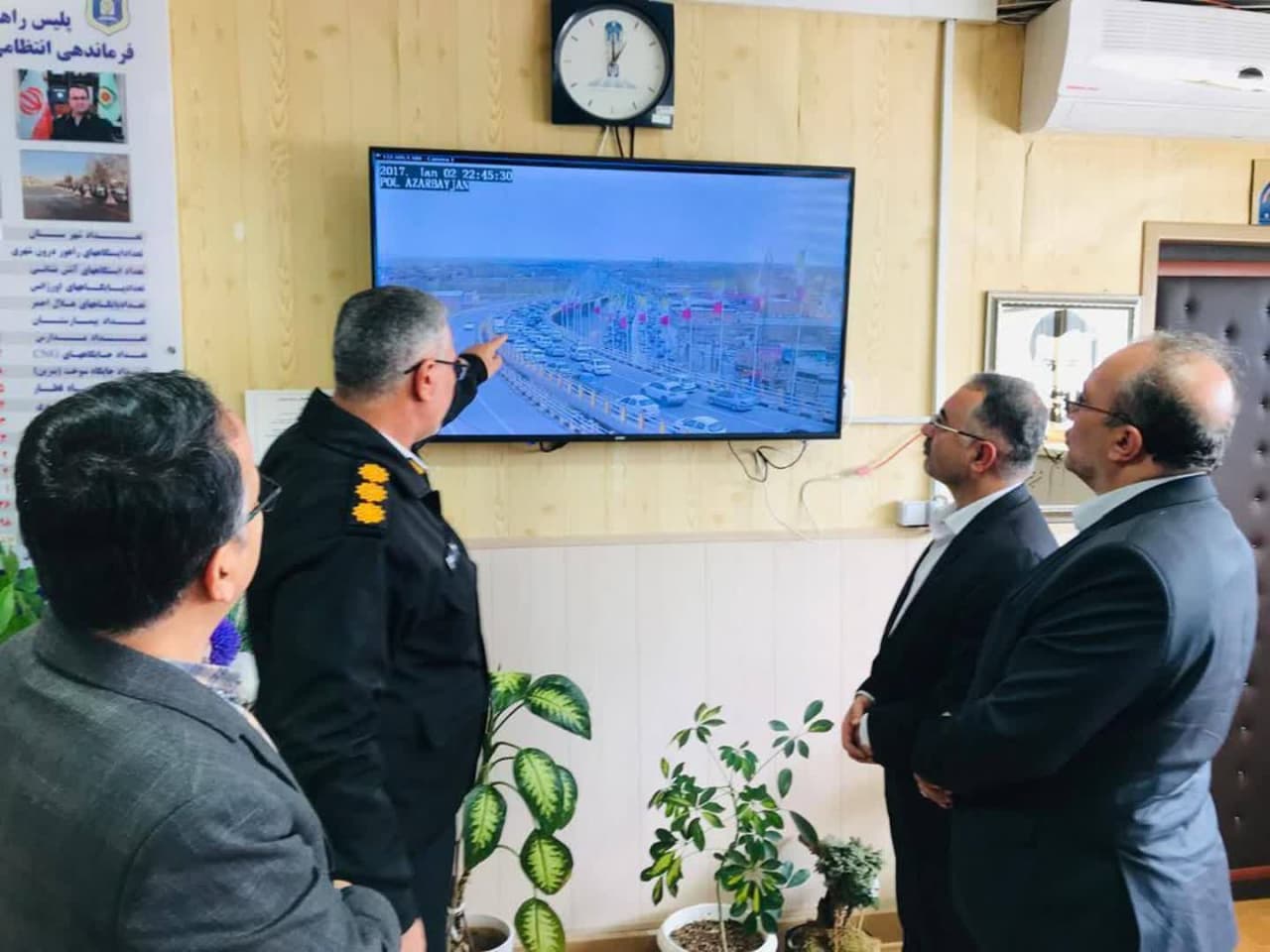 بازدید فرماندار ارومیه از مراکز مدیریت راههای اداره کل راهداری و حمل و نقل جاده ای استان و کنترل ترافیک پلیس راهنمایی و رانندگی استان