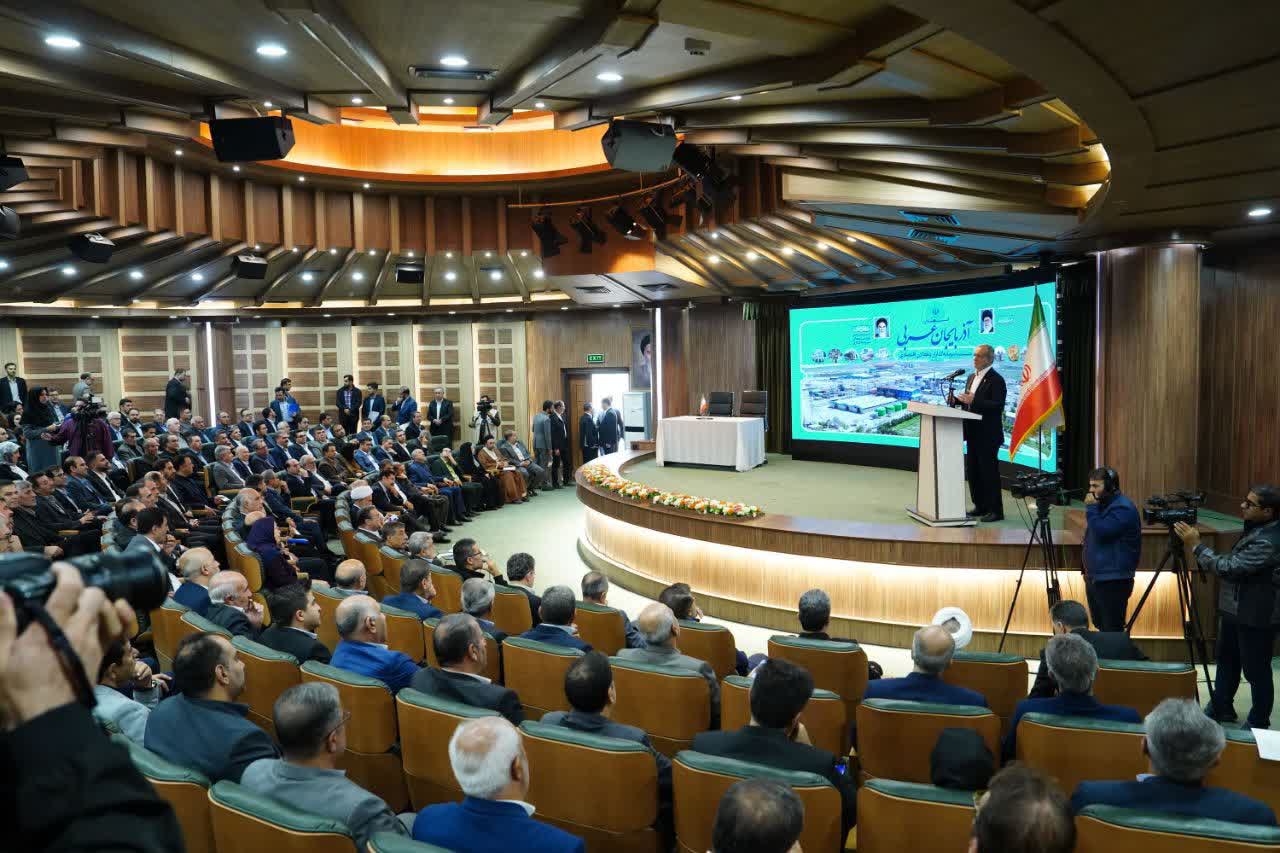 نشست رئیس‌جمهور پزشکیان با سرمایه‌گذاران و فعالان اقتصادی آذربایجان‌غربی