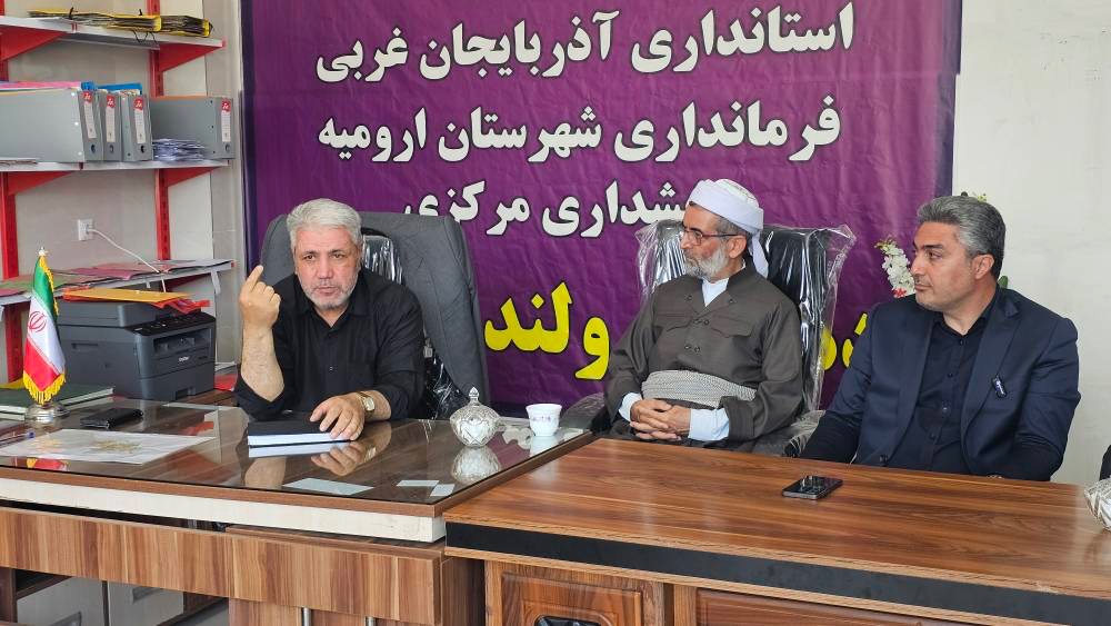 صبح جمعه متفاوت در ولنده؛ حضور میدانی فرماندار ارومیه تا اقامه نماز جمعه در روستا