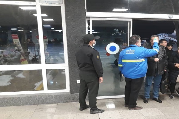 کنترل مسافران ورودی فرودگاه ارومیه برای مقابله با کرونا