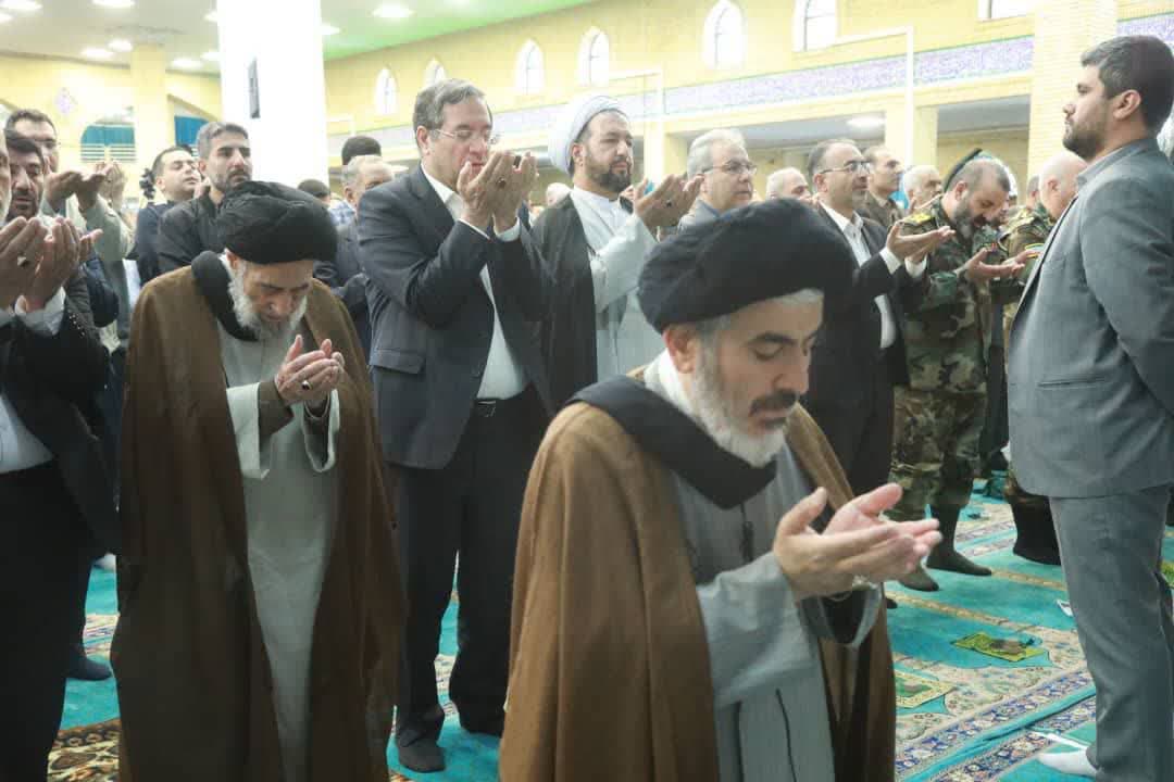 برگزاری آیین نماز جمعه ارومیه با حضور مردم و مسئولان به امامت حجت الاسلام والمسلمین سیدمهدی قریشی.